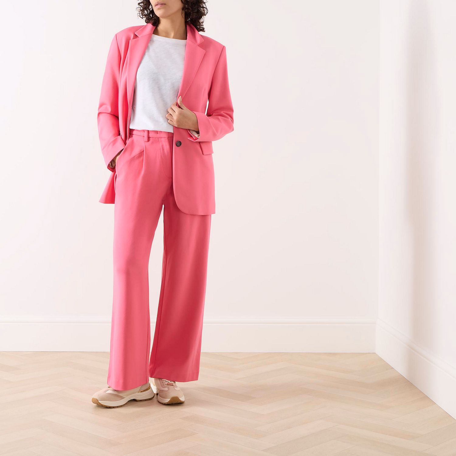Relaxed Pleated Wide Leg Trousers