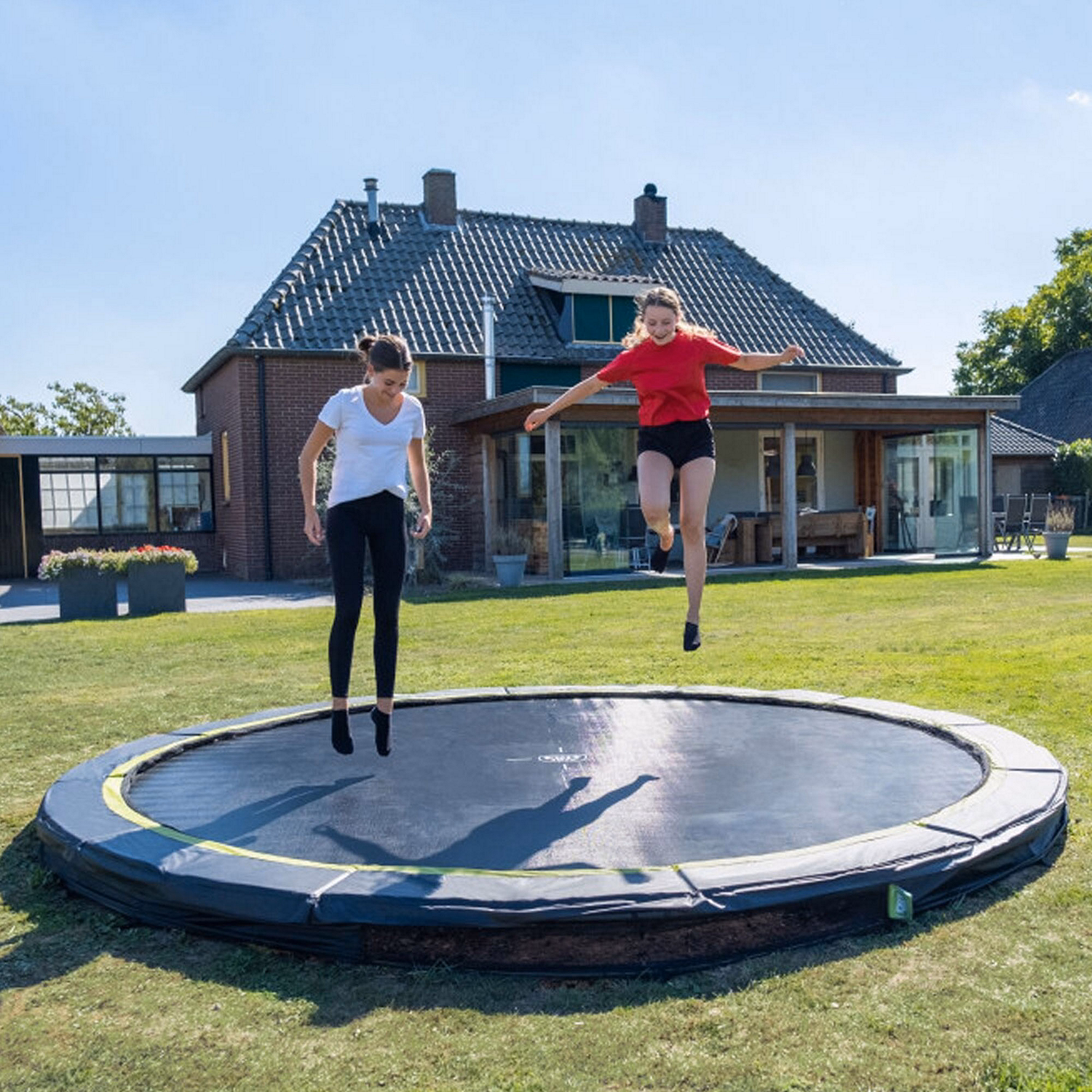 Silhouette Ground Sports Trampoline 305cm Black