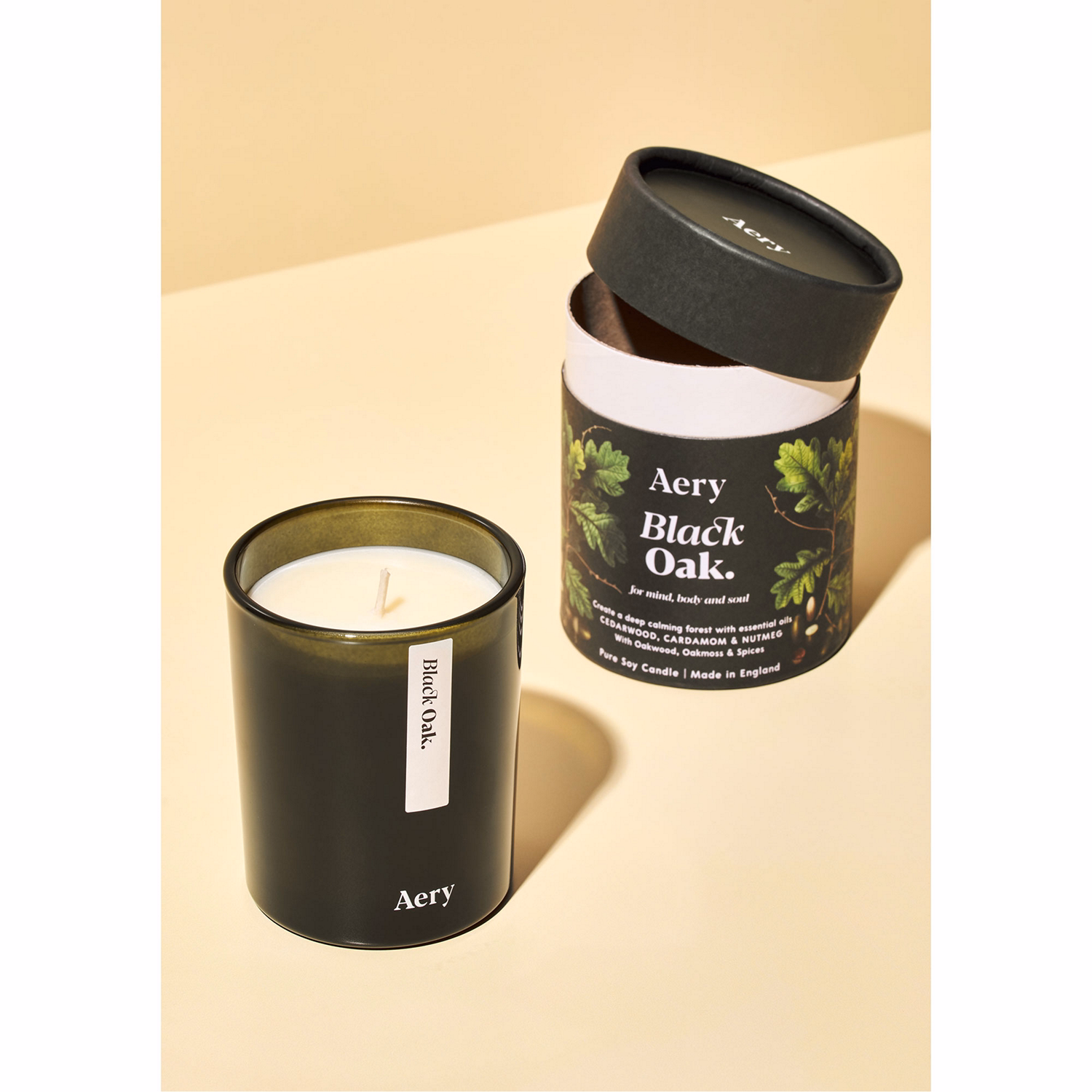 Black Oak Scented Candle - Cedarwood Cardamon & Nutmeg