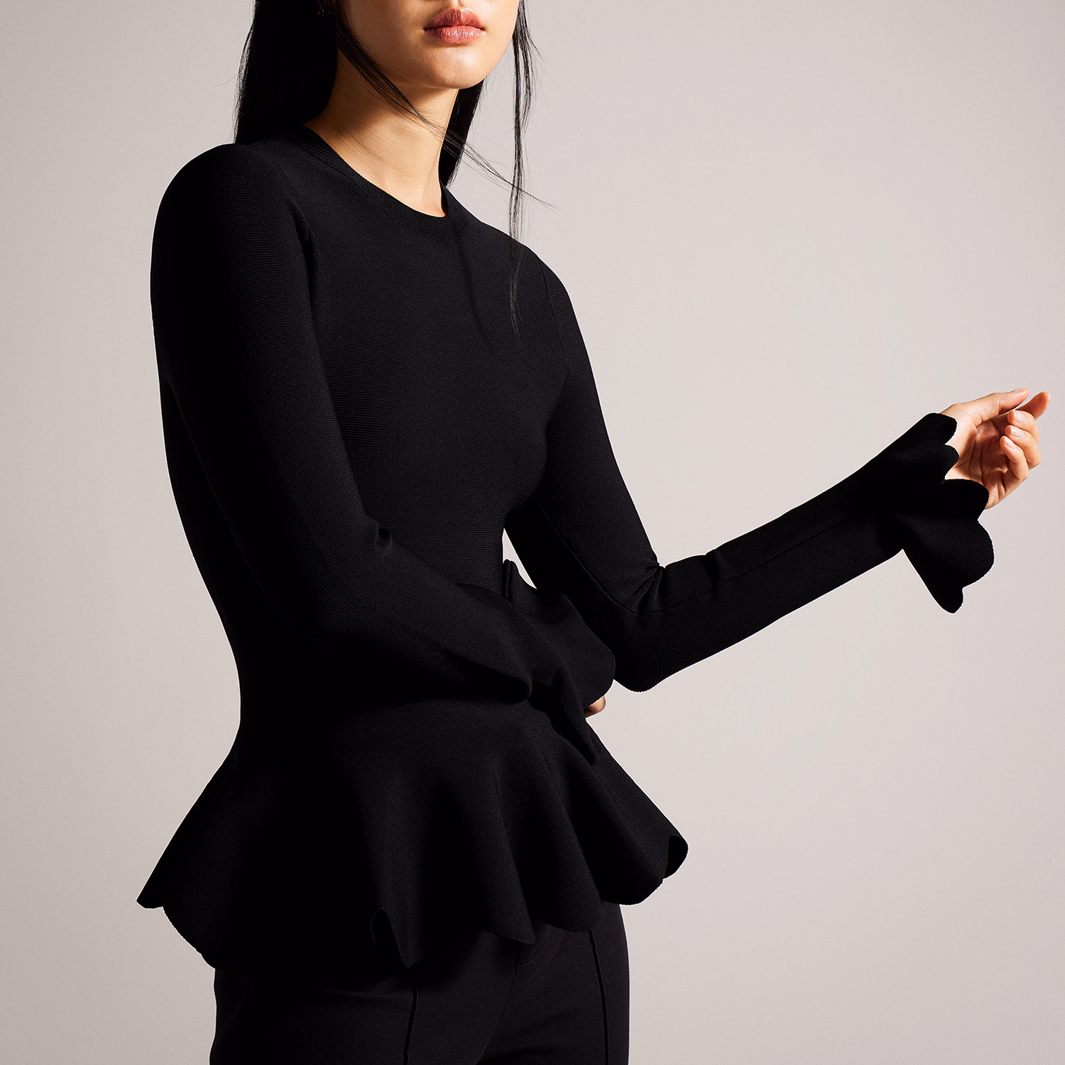 Lillyyy Scalloped Peplum Top