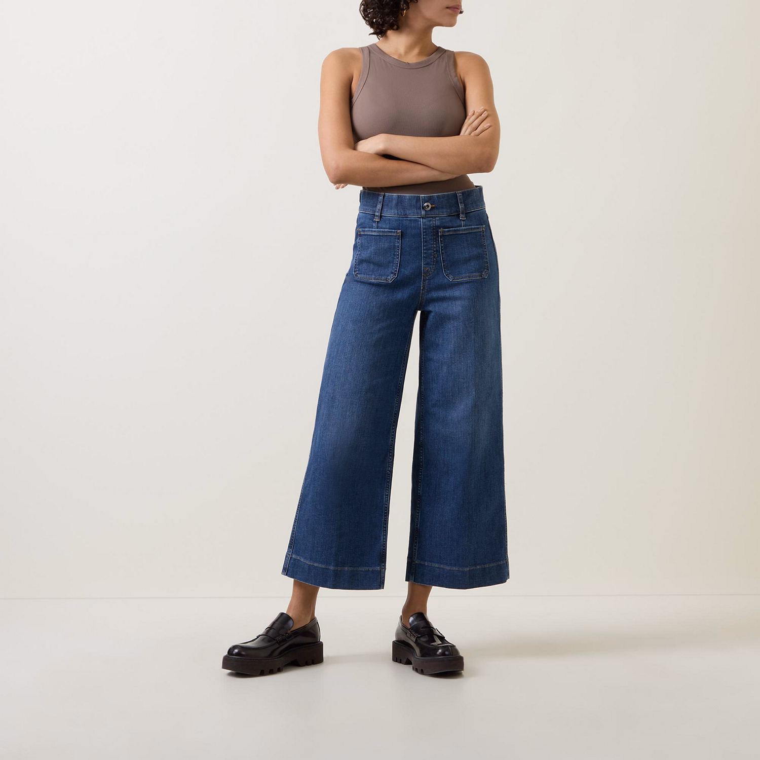 Mid-Rise Wide Leg Cropped Jeans