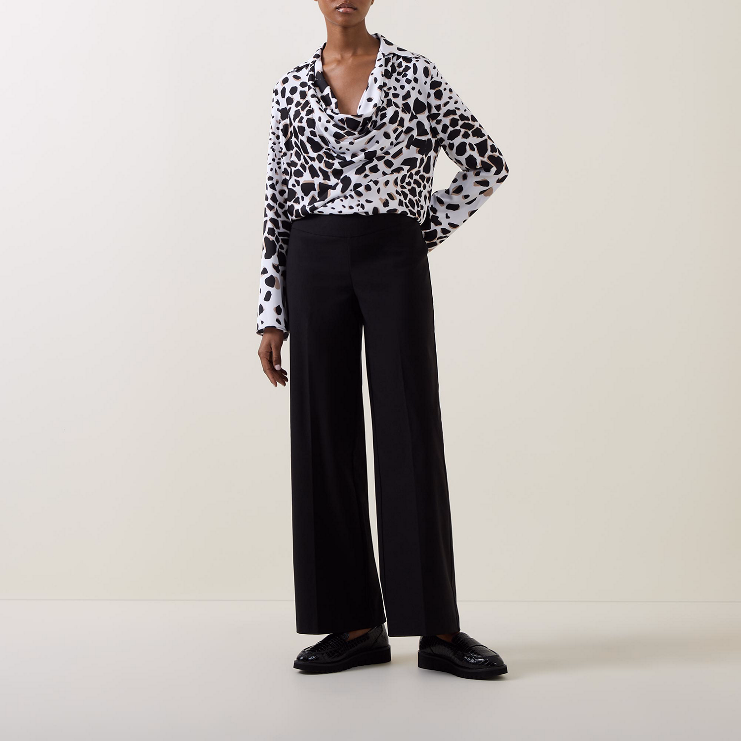 Pleated Straight-Cut Trousers