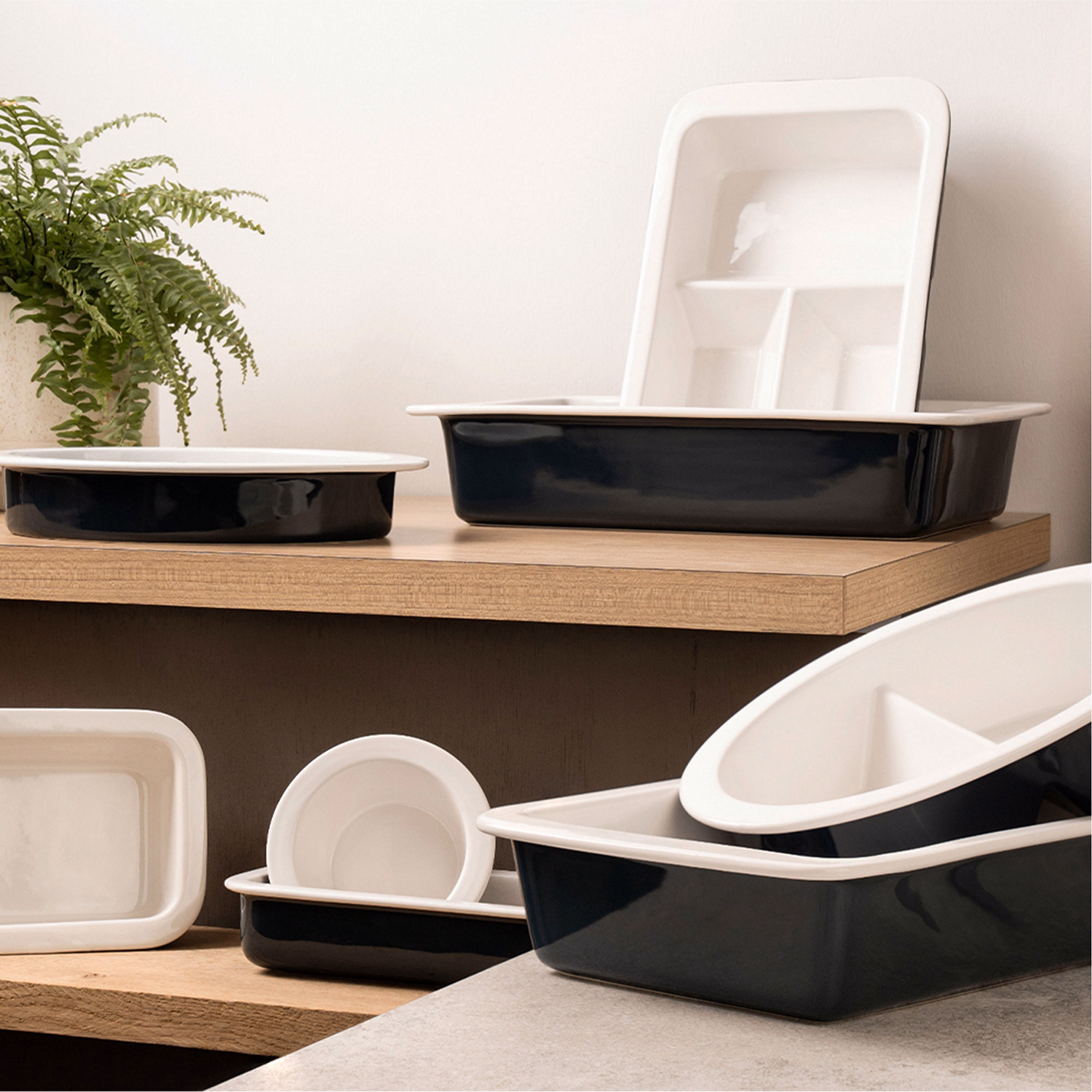 Shallow Ceramic Dish 22cm