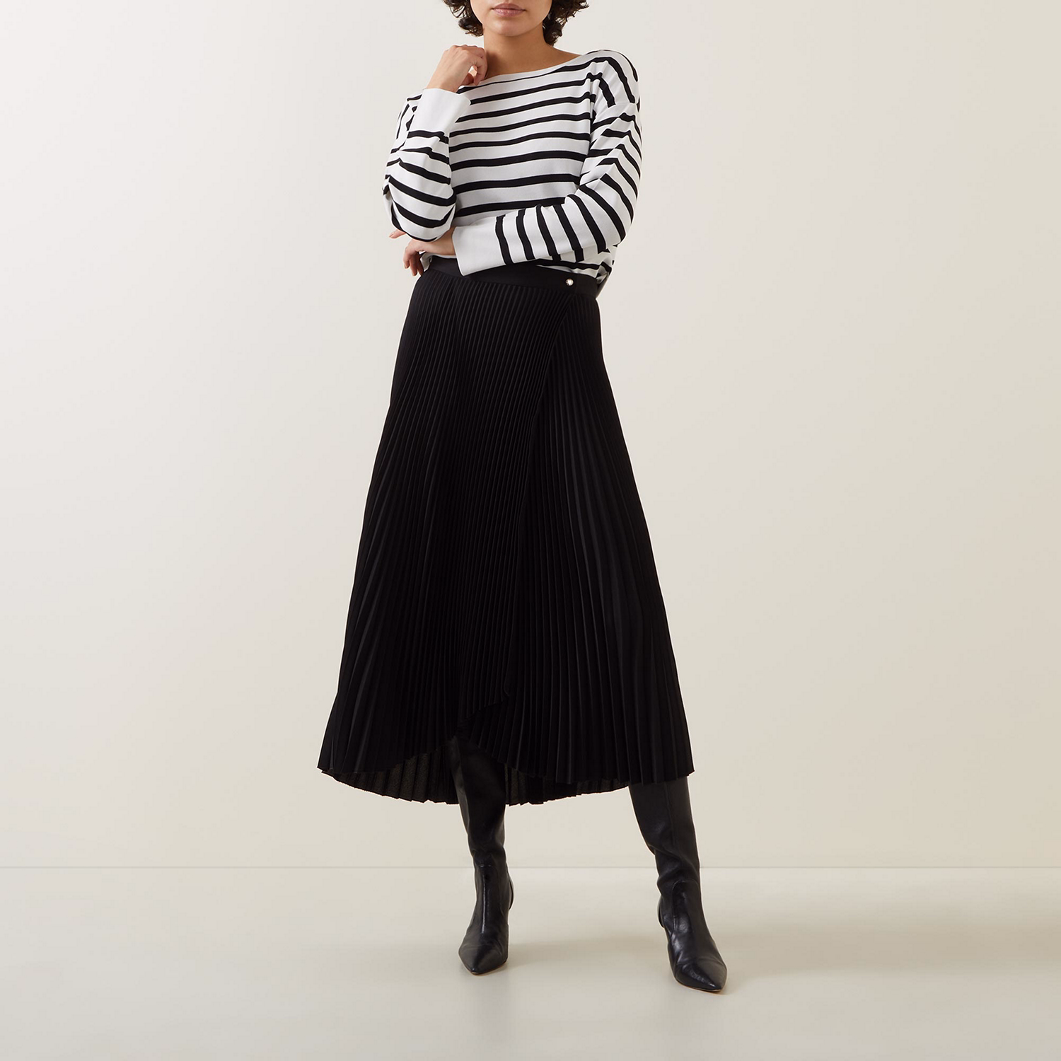 Mid-Rise Pleated Skirt