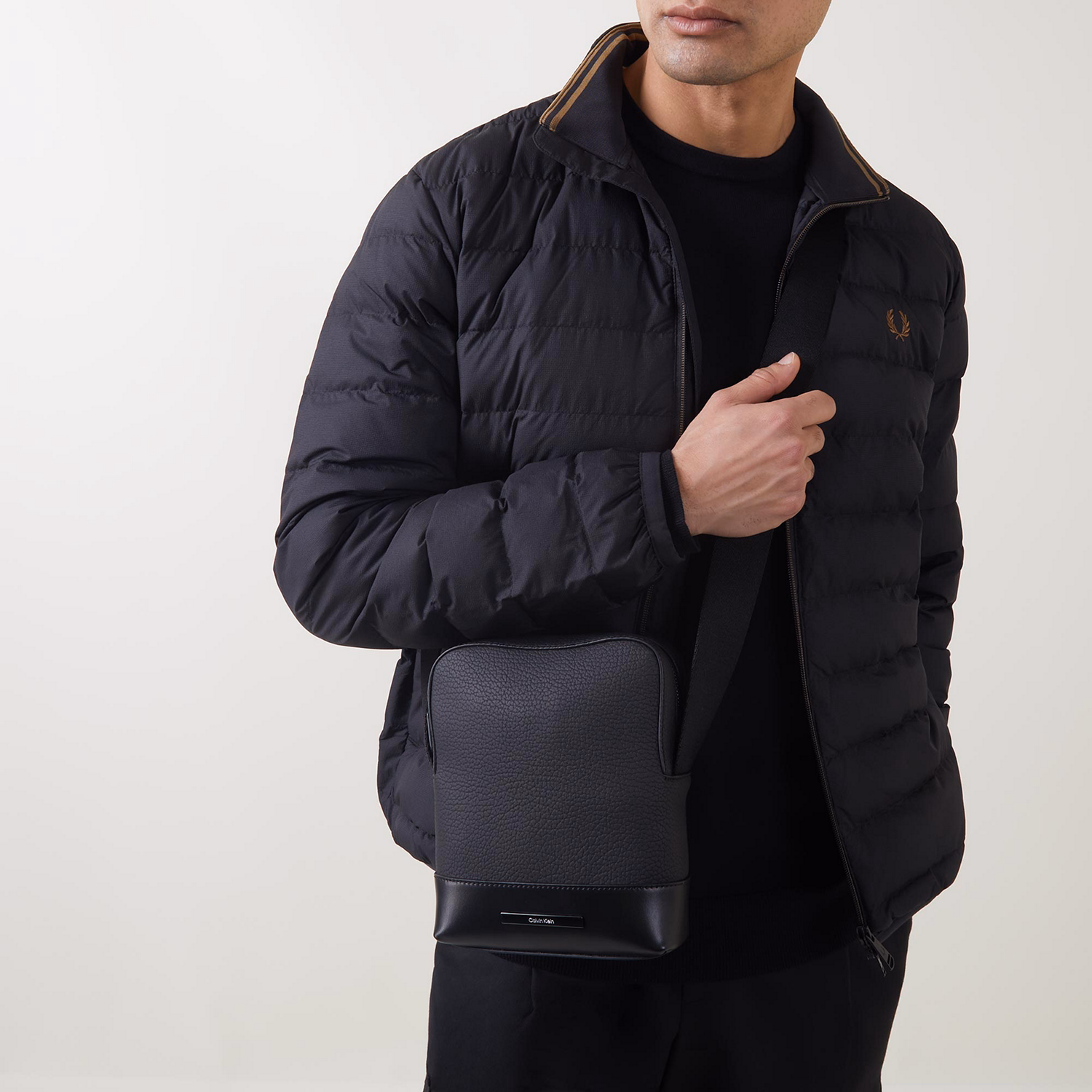 Modern Bar Reporter Crossbody Bag