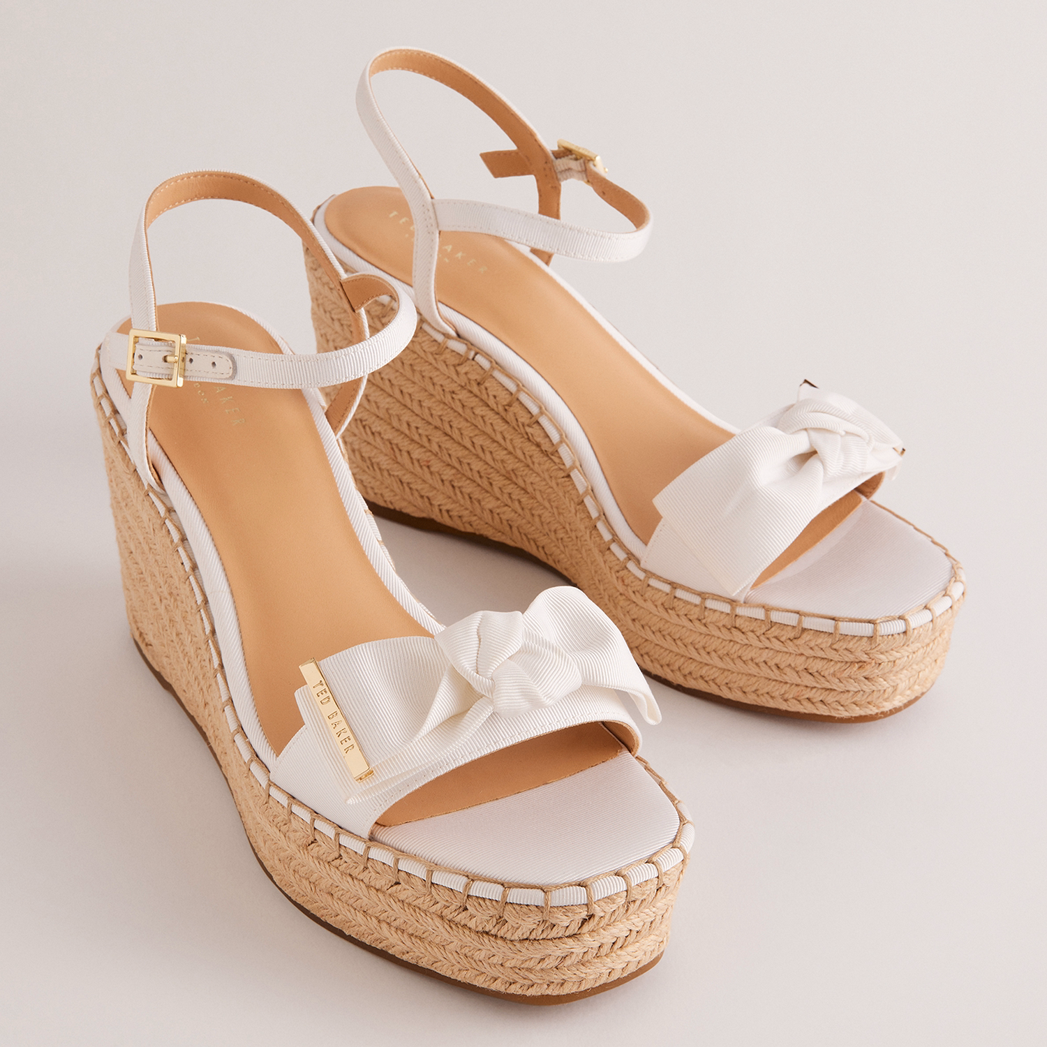 Geiia Bow Wedges