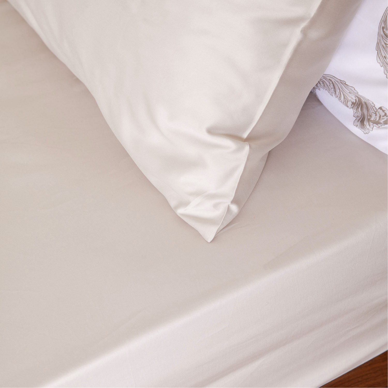 300 Thread Count Nacre Sateen Fitted Sheet