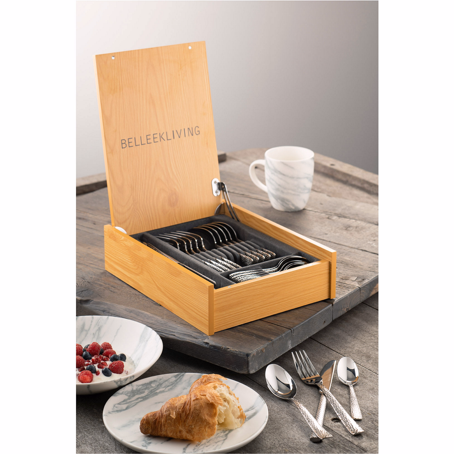 Nordica 24 Piece Cutlery Set in Wooden Box