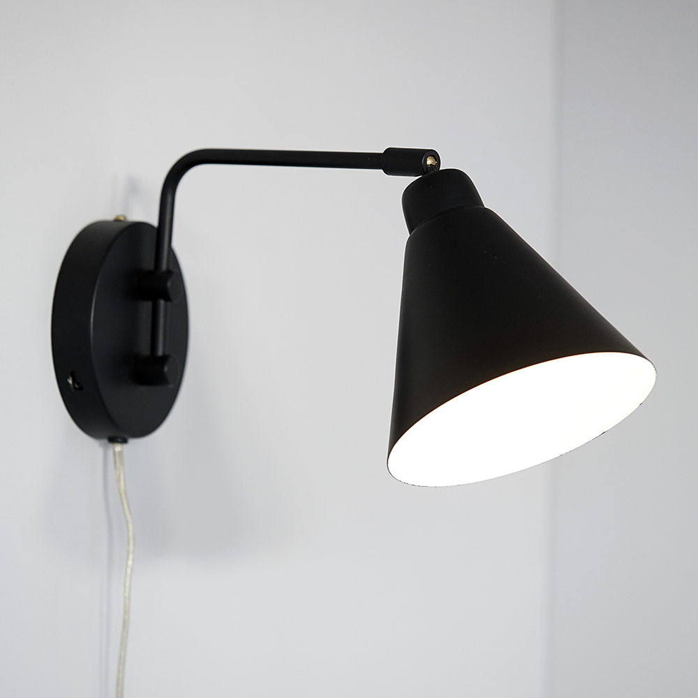 Game Vägglampa 30 cm Svart
