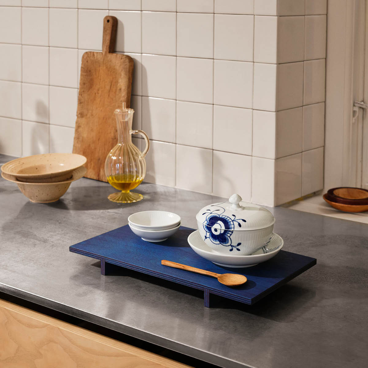 Blue Fluted Mega Skål med Lock och Fat 38 cl