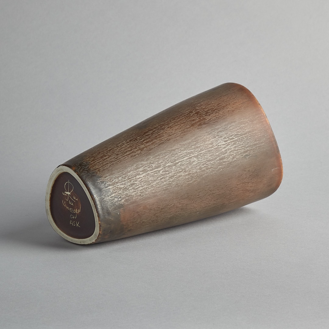 Vas i harpälsglasyr av Gunnar Nylund