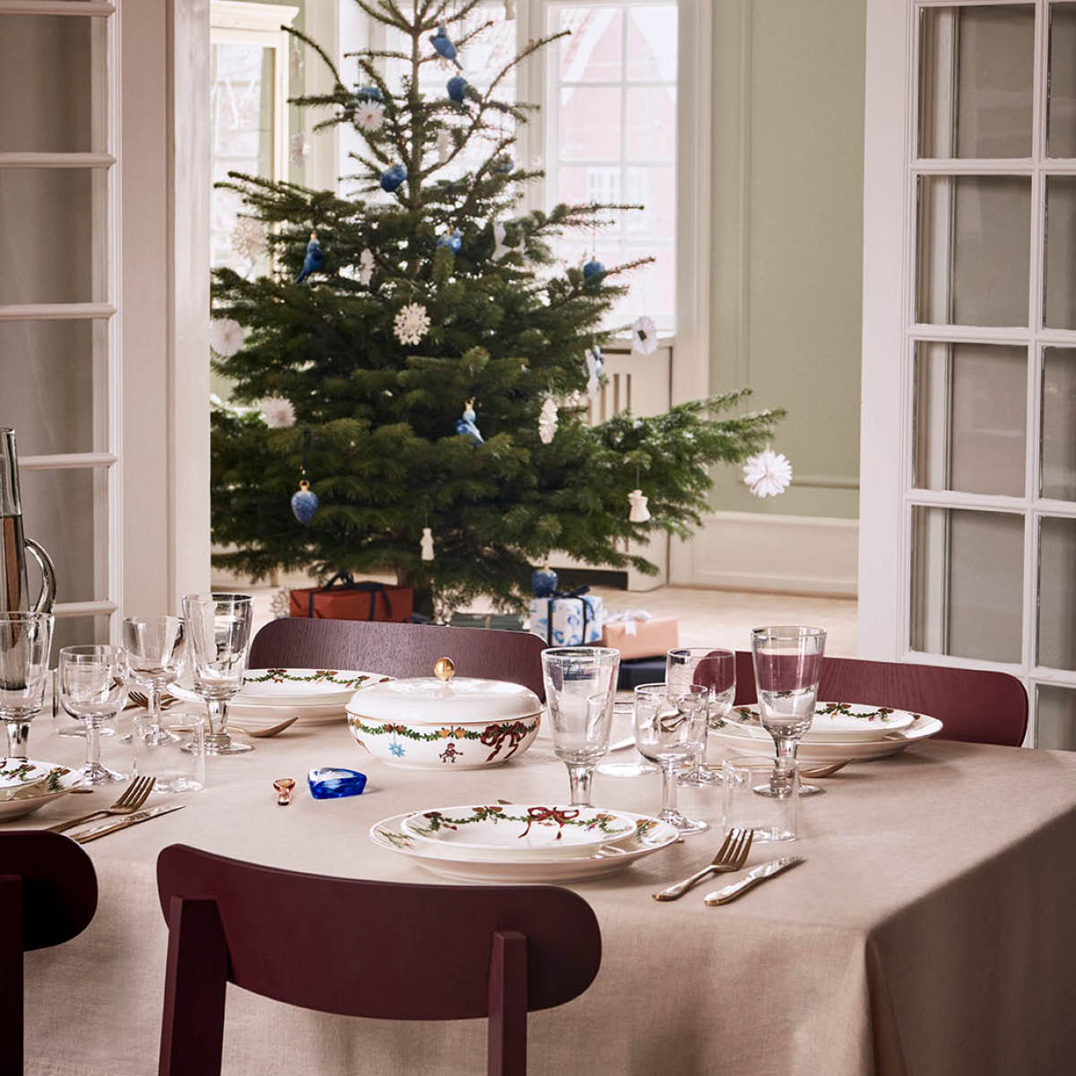 Star Fluted Christmas Skål med Lock 21 cm