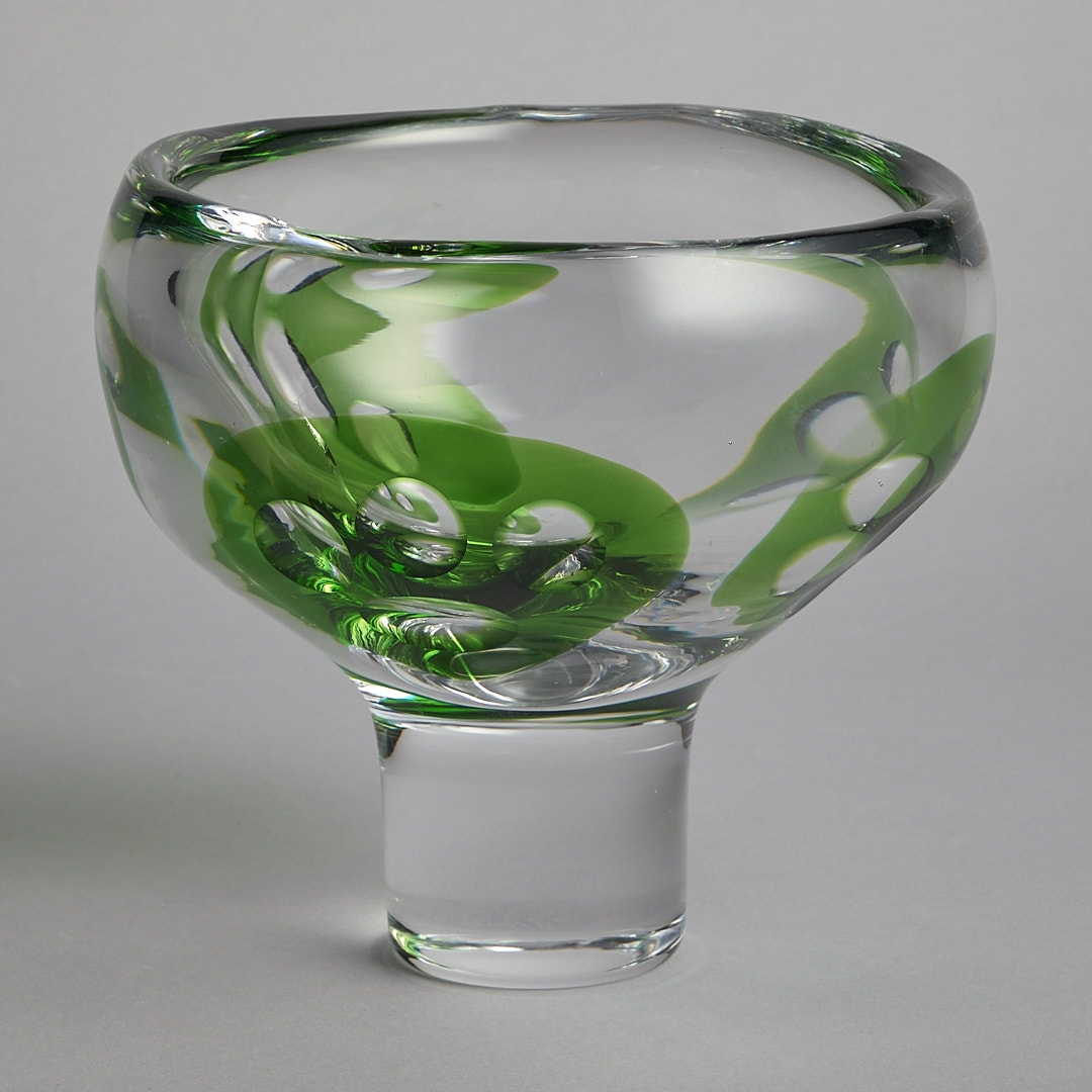 SÅLD Vas på fot av Vicke Lindstrand