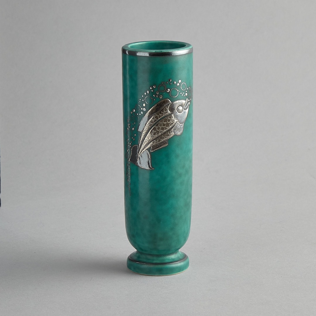 Argenta vas med dekor av fisk