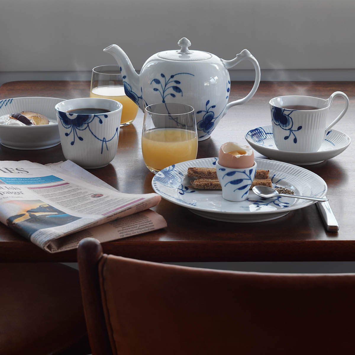 Blue Fluted Mega Kaffekopp med fat 25 cl hög hank