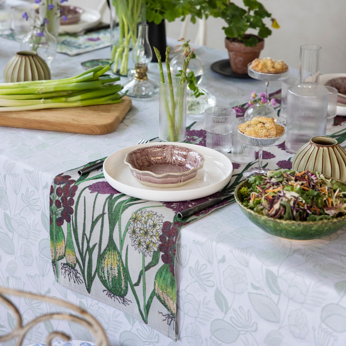 Allium Bordslöpare 35x120 cm Lila