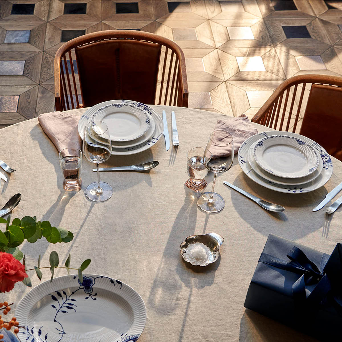 Blue Fluted Mega Fat oval 30,5 cm