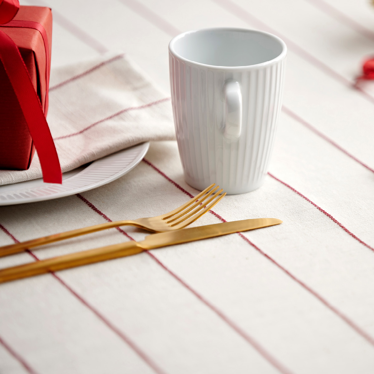 Duk 140x270 cm Offwhite/Red