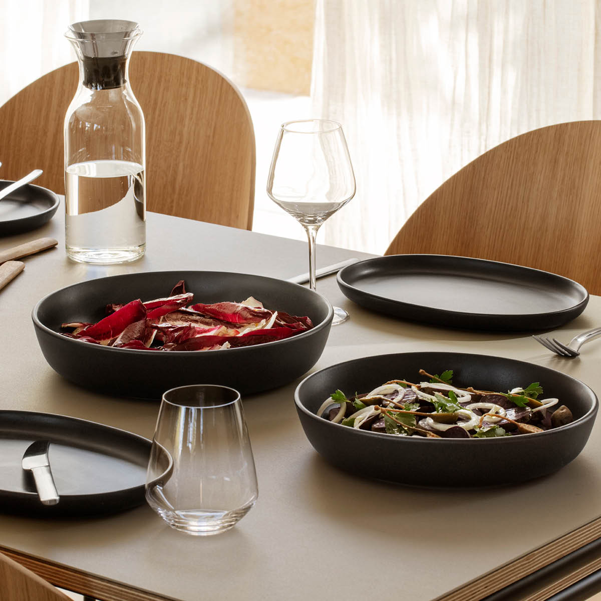 Nordic Kitchen Salladsskål låg 28 cm Svart