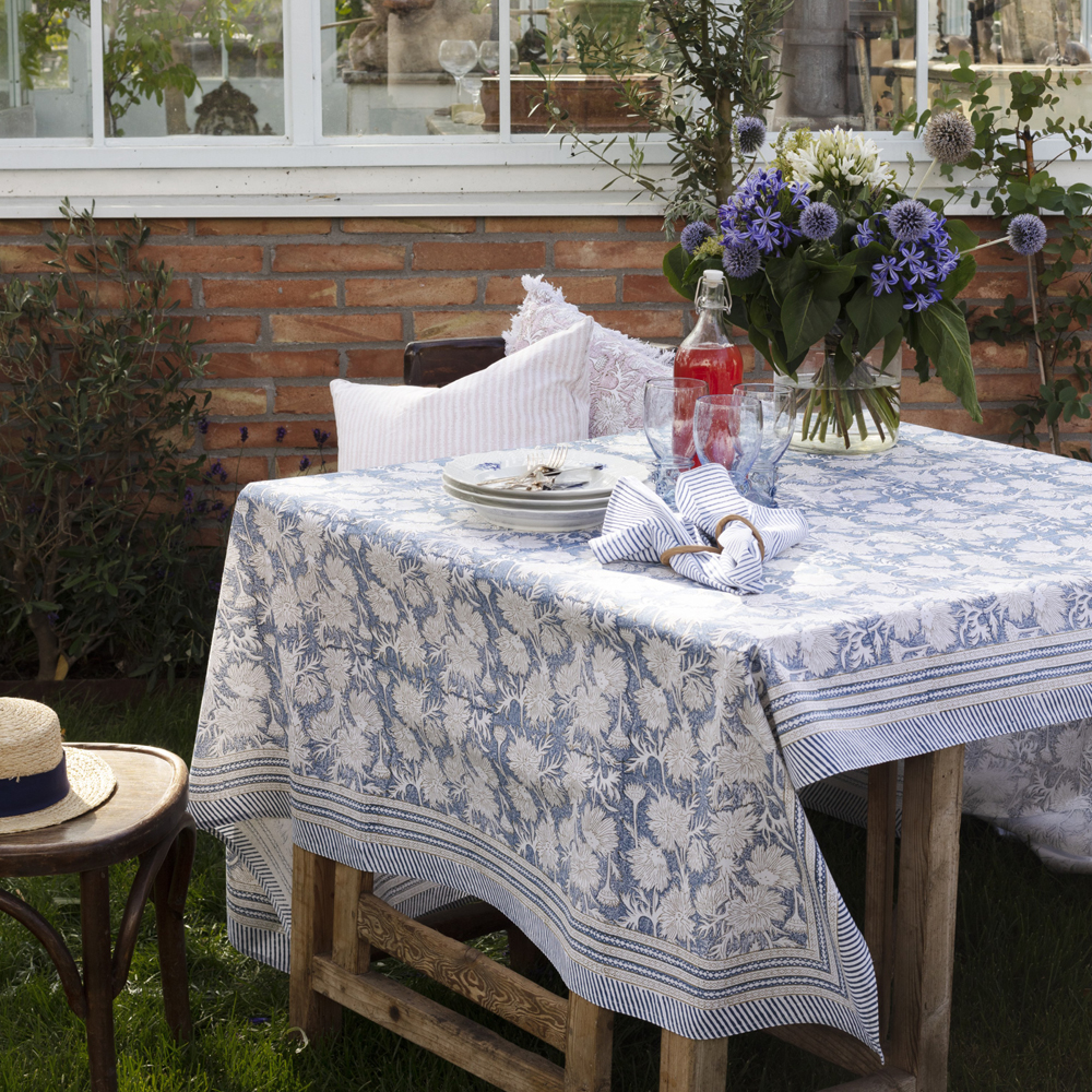 Waterlily Bordsduk 170x270 cm Marin