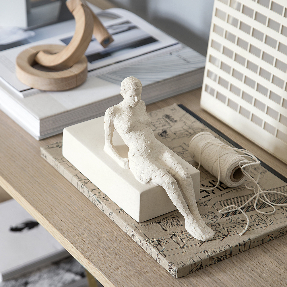 Character Skulptur The Attentive One 13 cm