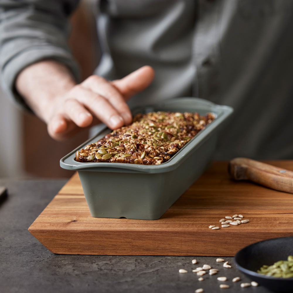 By Tareq Taylor Brödform Pecan 26x11 cm Forest Green