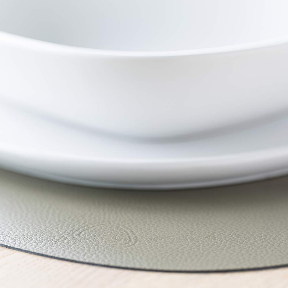 Leather Serene Curve Bordstablett L 37x44 cm Moss