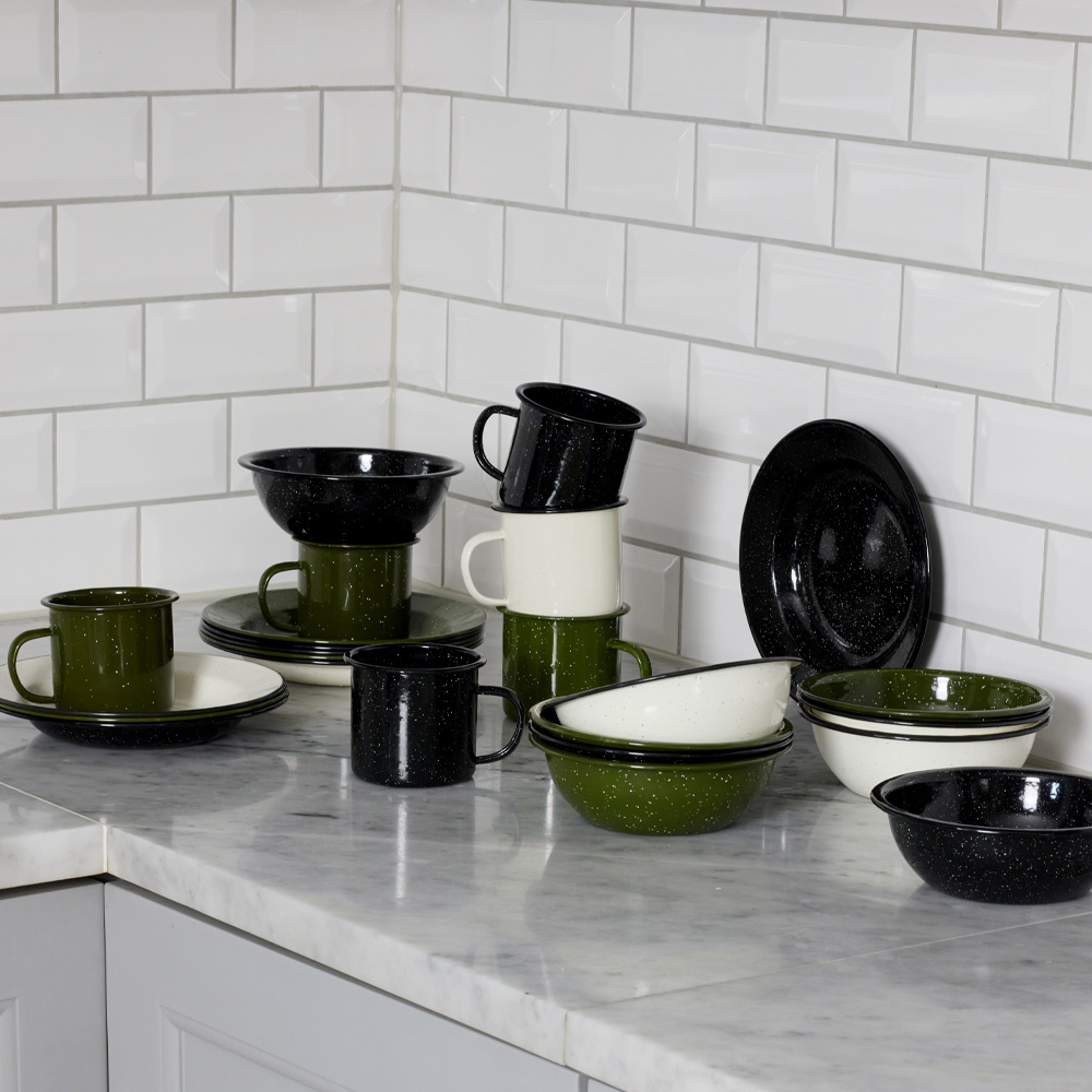 Doris Emaljtallrik 20 cm Svart