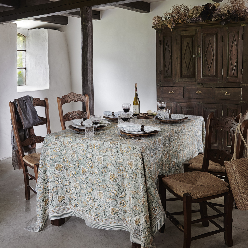 Pomegranate Bordsduk 150x230 cm Seafoam