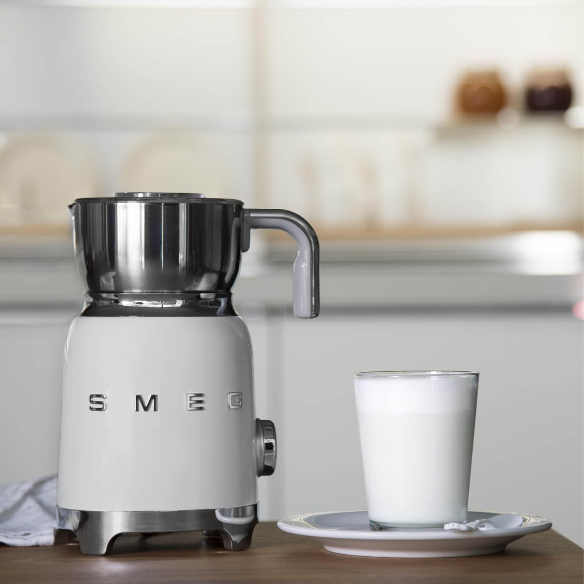 Smeg 50's Style Mjölkskummare Vit