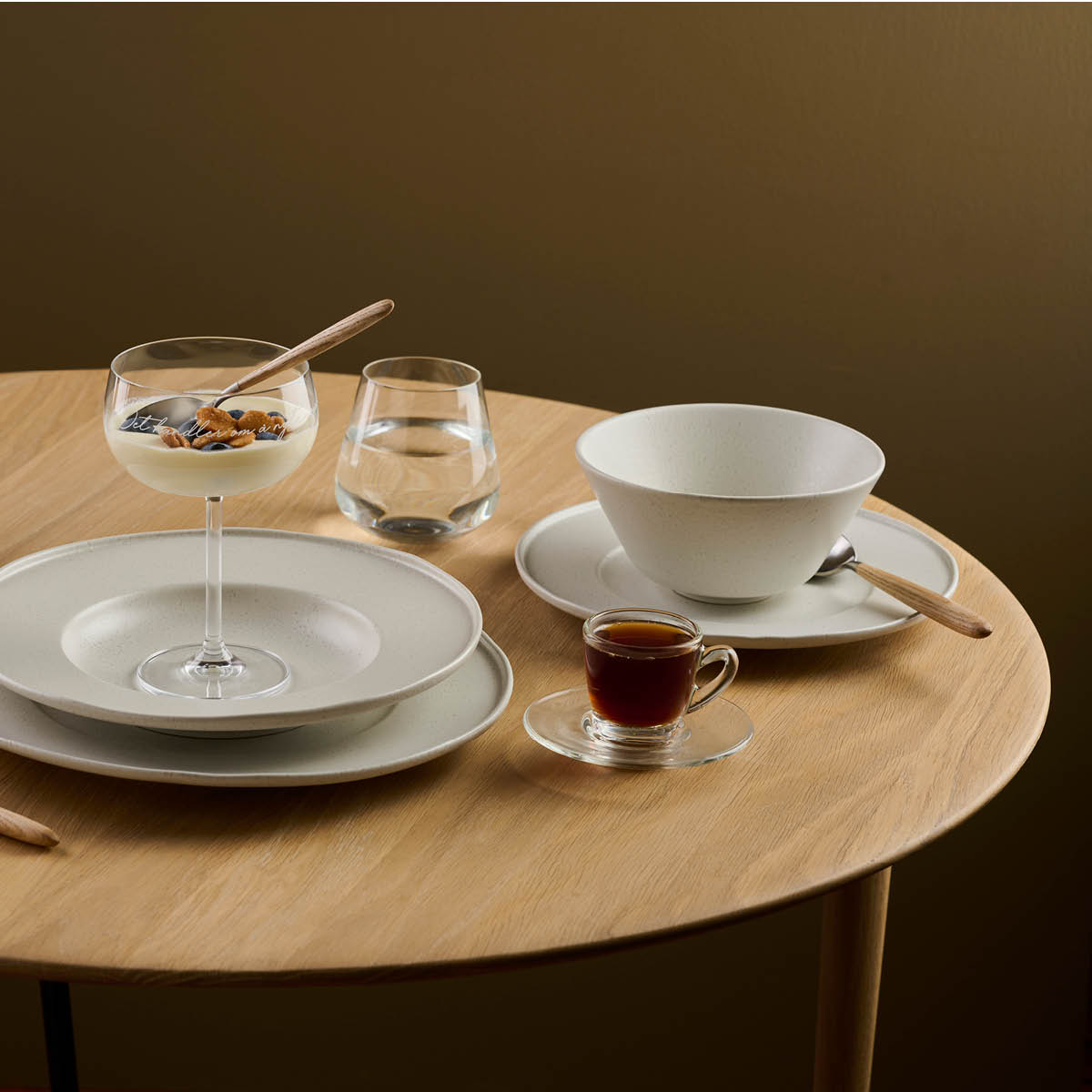 White Satin Assiette 23 cm White Snow