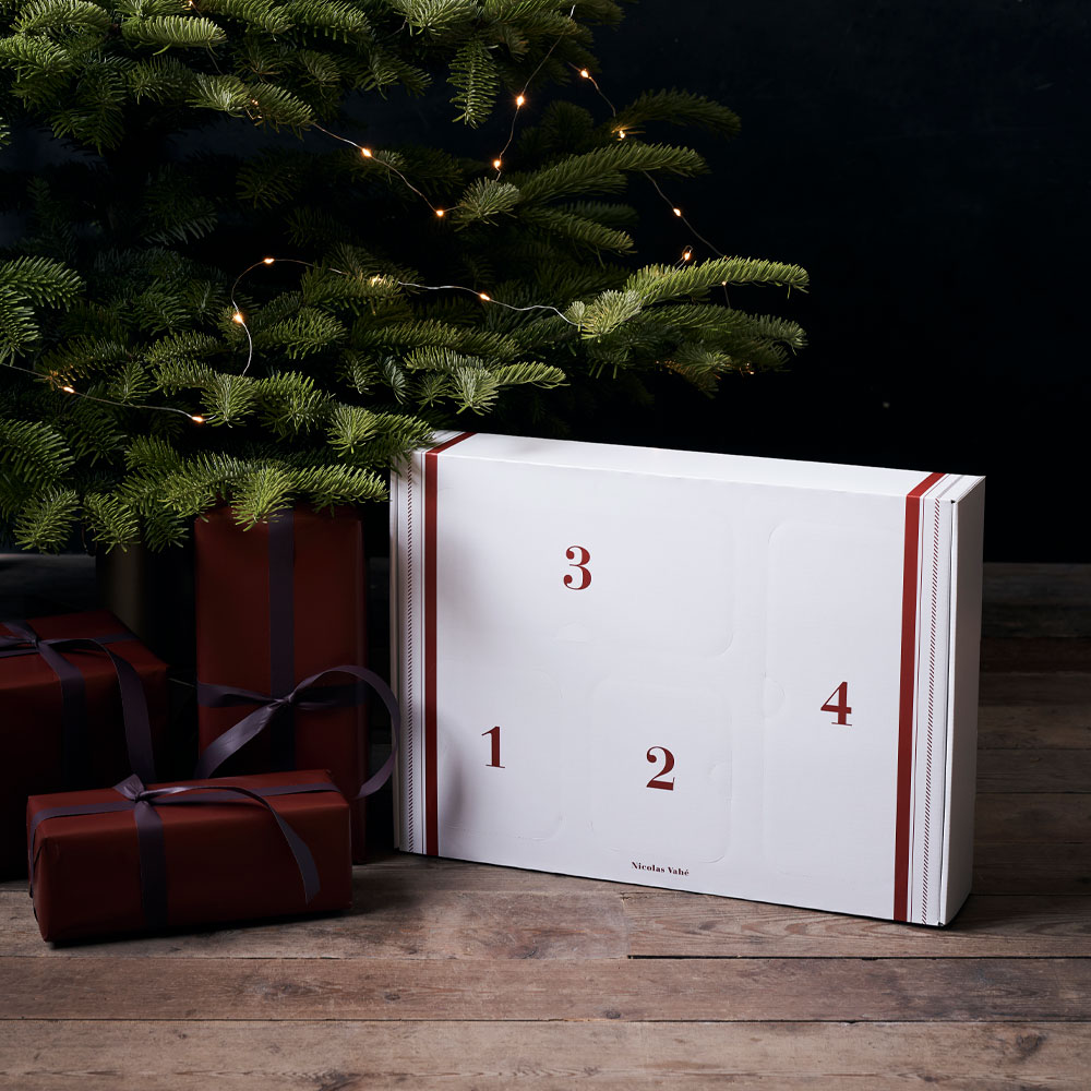 Adventskalender 2022 4 Luckor Vit/Röd