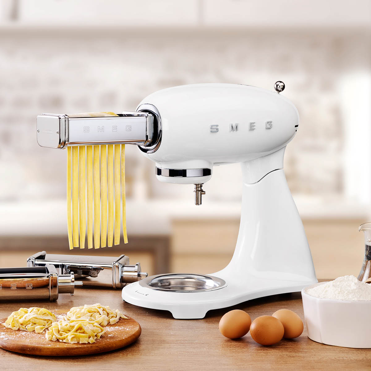 Smeg 50's Style Köksmaskin SMF03 4,8 L Vit