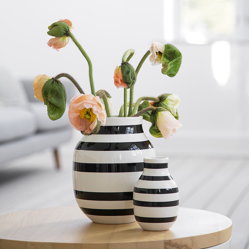 Omaggio Vas 20 cm Svart