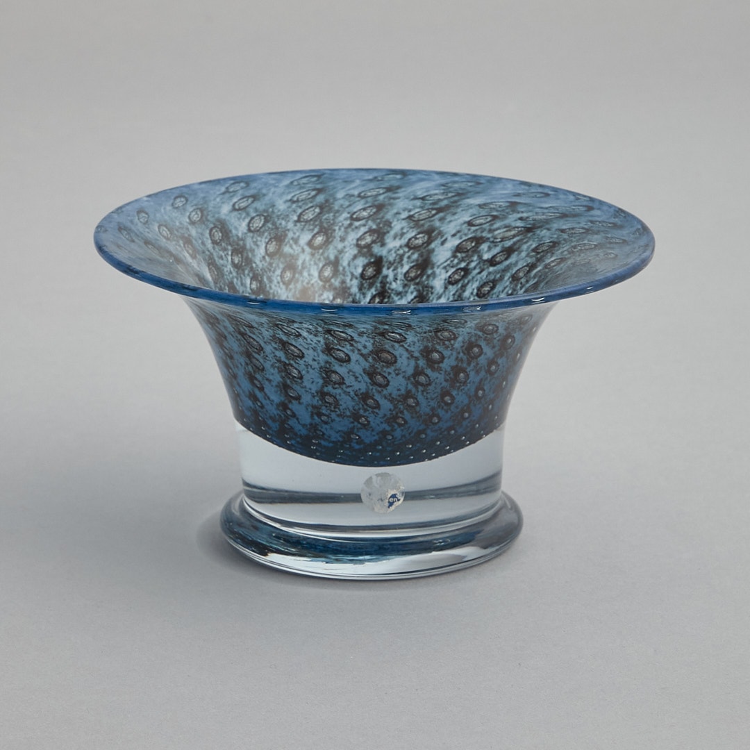 Låg Skål av Bertil Vallien