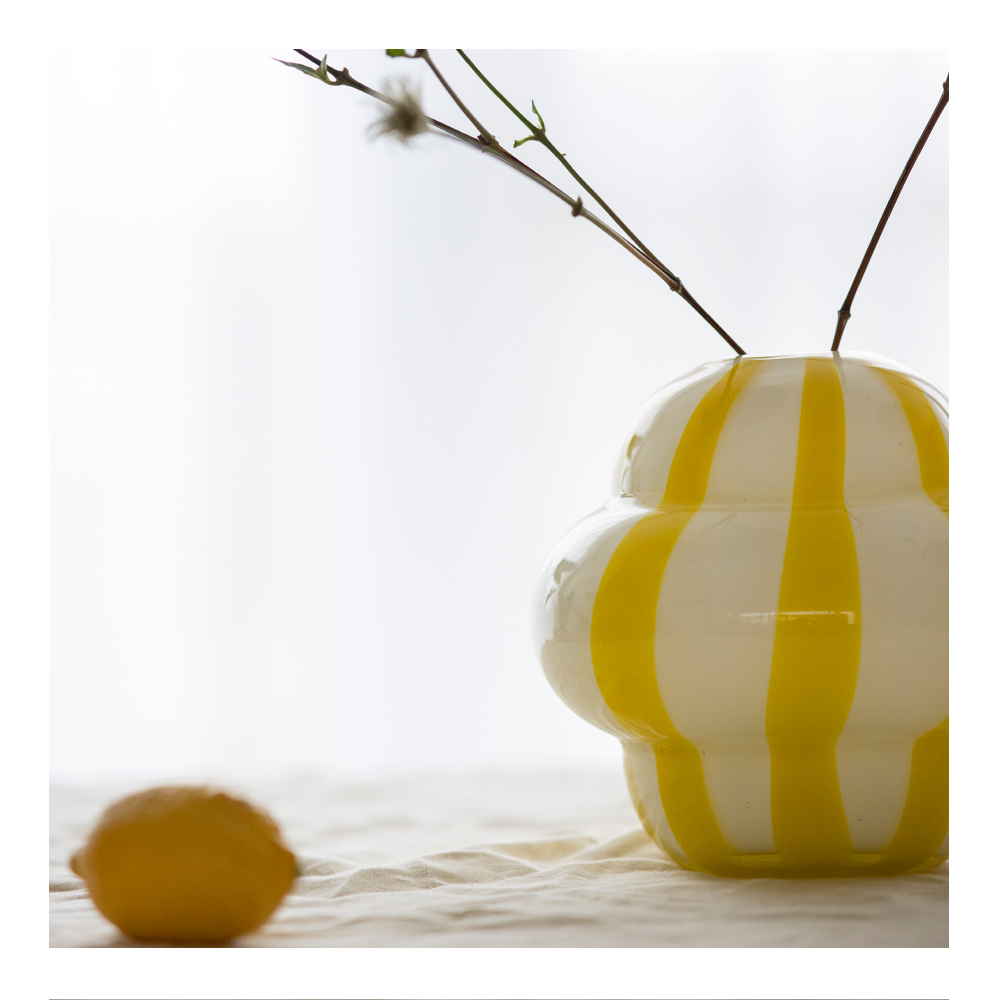 By On Curlie Vas 22 cm Gul/vit