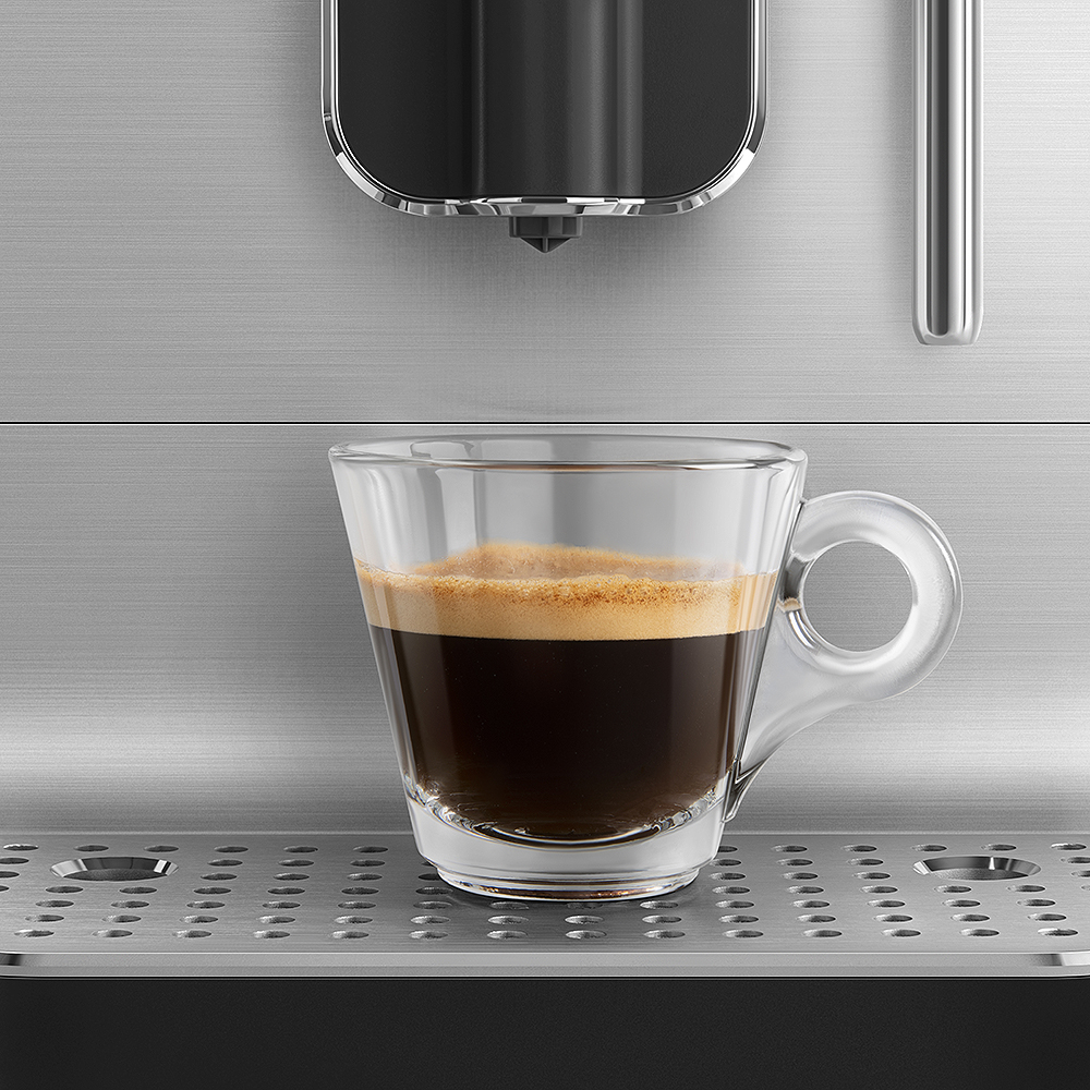 Smeg Helautomatisk Kaffemaskin med mjölkskummare Svart