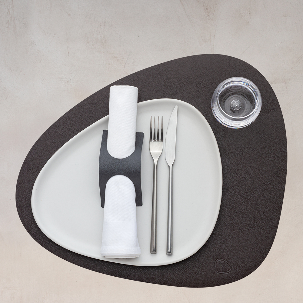 Leather Serene Curve Bordstablett L 37x44 cm Hazel