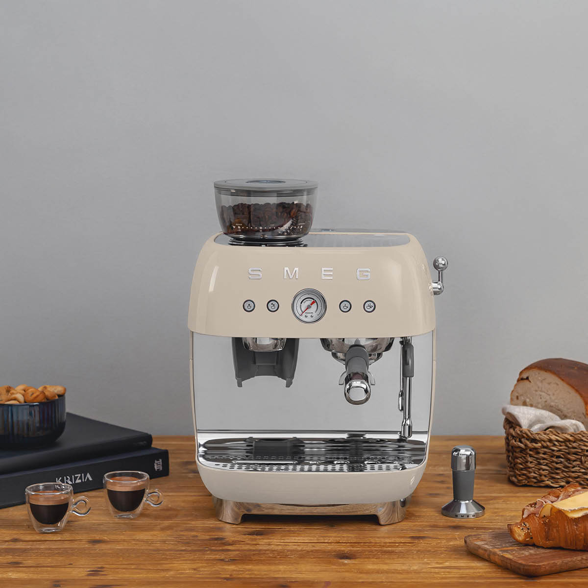 Smeg Manuell Kaffemaskin med Kvarn Creme