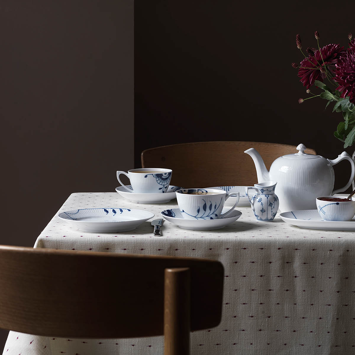 Blue Fluted Mega Tekopp med fat 28 cl