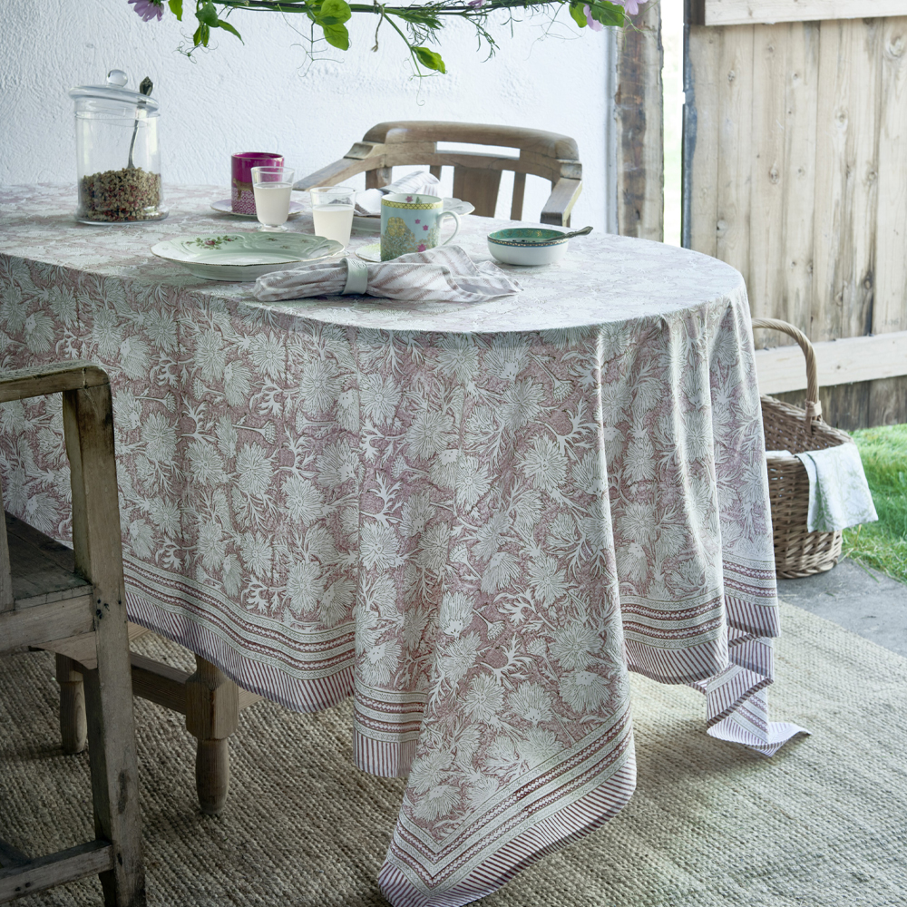 Waterlily Bordsduk 170x270 cm Rosa