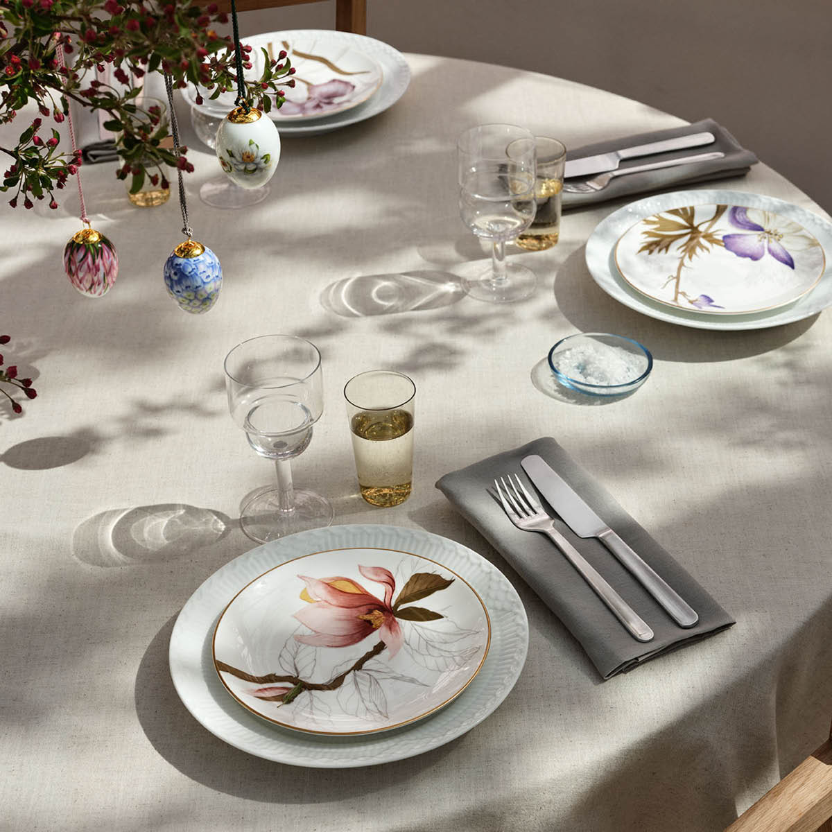 Spring Collection Påskägg 2023 Rödklöver kronblad