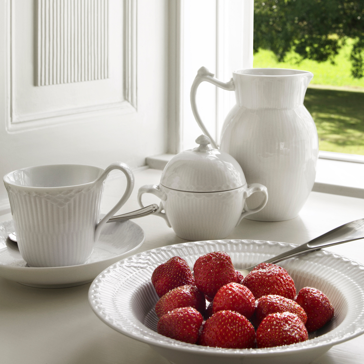 White Fluted Half Lace Sockerskål med lock 20 cl