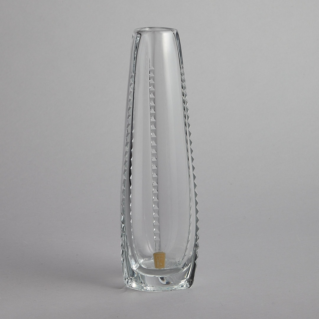 Glasvas med nit-dekor