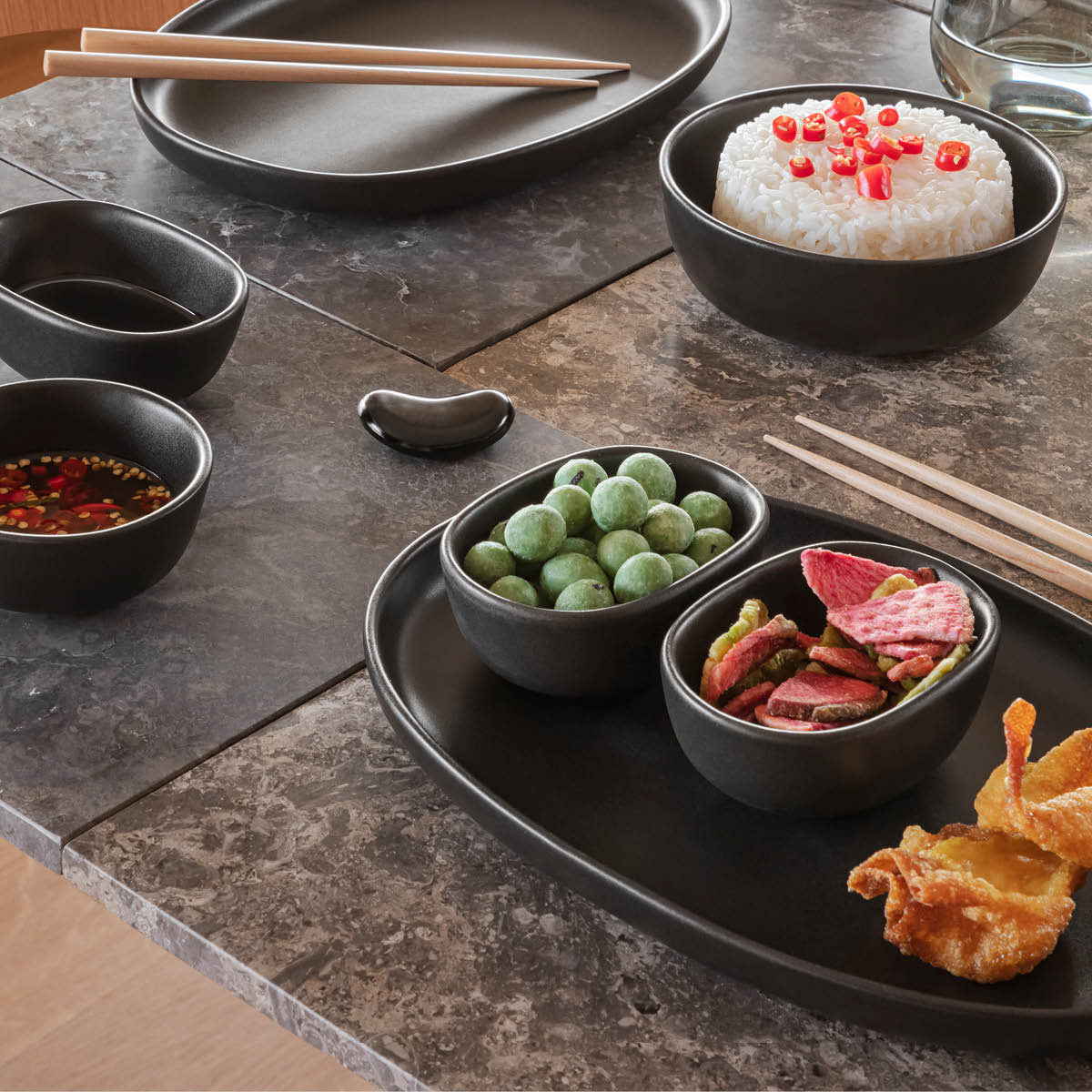 Nordic kitchen Ovala Serveringsfat 36 cm Svart
