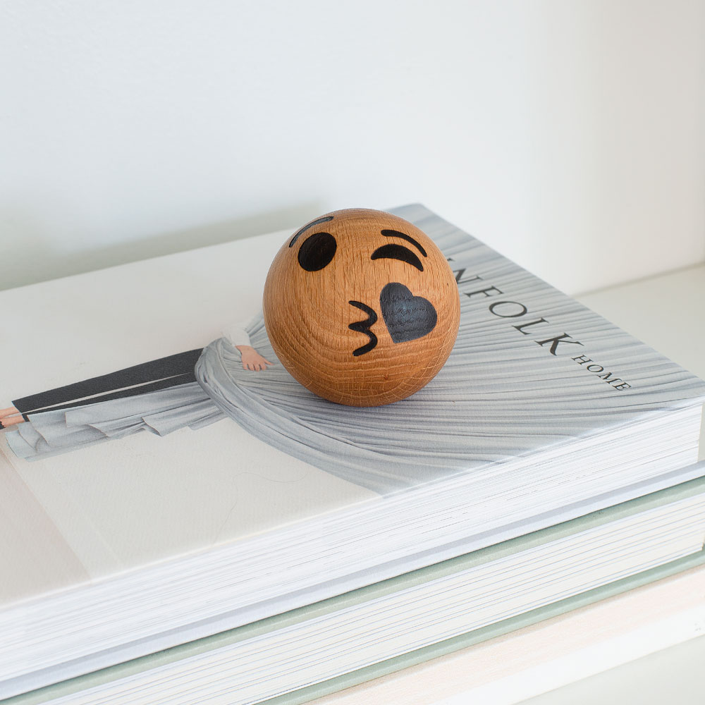 Emojiboll Ek 7 cm Kiss