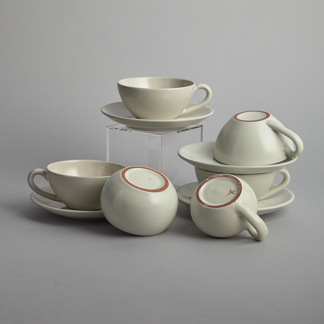 4 tekoppar med sockerskål och gräddsnipa Upsala-Ekeby