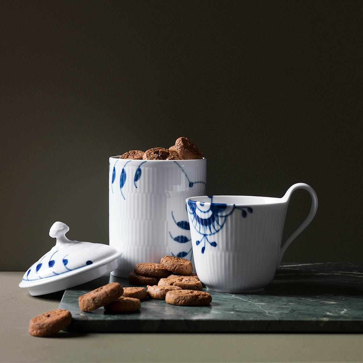 Blue Fluted Mega Burk med lock 16 cm