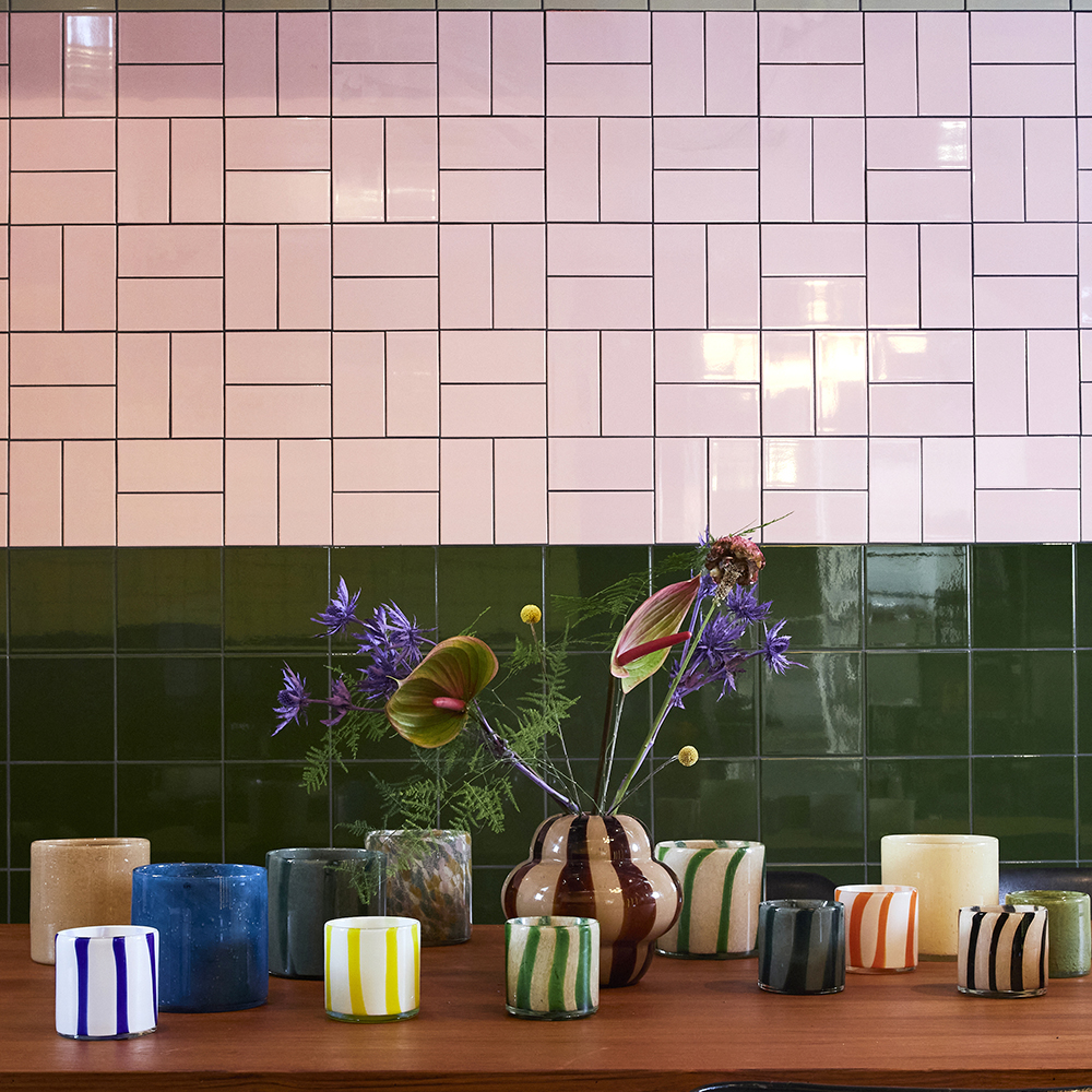 Calore Ljuslykta 10x10 cm Curve Gul/Vit Randig