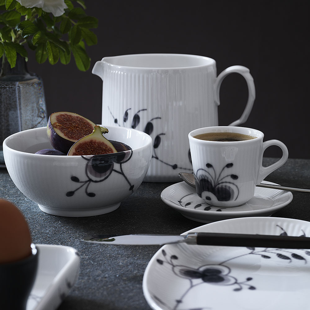 Black Fluted Mega Skål 73 cl